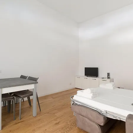 Guesthost - Near Parco Adriano Appartement Milan